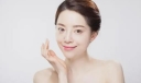 脸上挤出的黄粒是油脂吗 毛孔里的油脂粒要挤吗