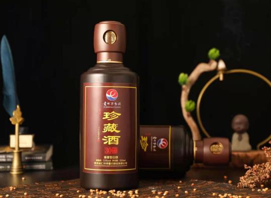 好的粮食酒喝起来是什么感觉?白酒颜色微黄是加的色素吗