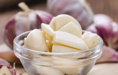 剥皮的大蒜粒冷藏还是冷冻3