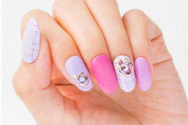 光疗美甲多少钱一次 光疗美甲要做多久 光疗美甲多少钱一次 光疗美甲要做多久