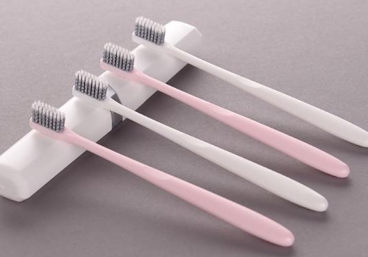 牙刷毛变黑怎么清洗?老年人适合用什么牙刷