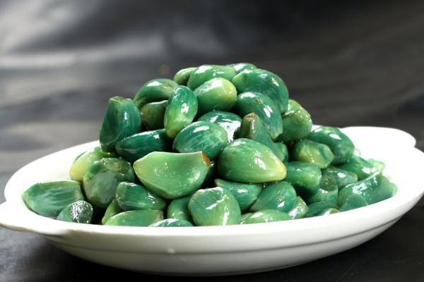 腊八蒜是用白醋还是陈醋 腊八蒜是什么时候开始做 腊八蒜是用白醋还是陈醋 腊八蒜是什么时候开始做