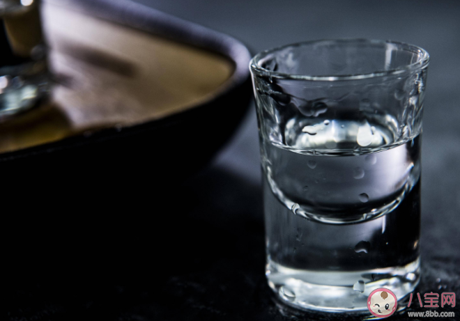 误喝工业酒精到底有多危险 工业酒精和食用酒精的区别 误喝工业酒精到底有多危险 工业酒精和食用酒精的区别