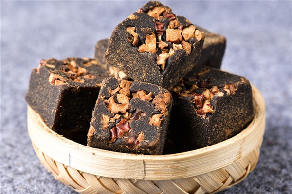 黑糖喝着有点酸是什么原因 黑糖喝着有酸味是过期了吗 黑糖喝着有点酸是什么原因 黑糖喝着有酸味是过期了吗