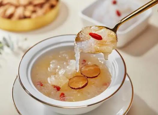 市场上卖的新鲜银耳可以吃吗?什么样的干银耳才是好的