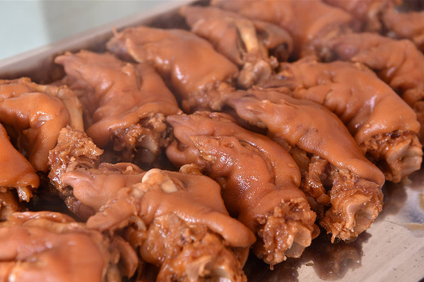 猪蹄用高压锅压多长时间 猪蹄是前蹄好还是吃后蹄好