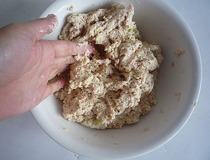 炸豆腐丸子 家常炸豆腐丸子做法步骤5