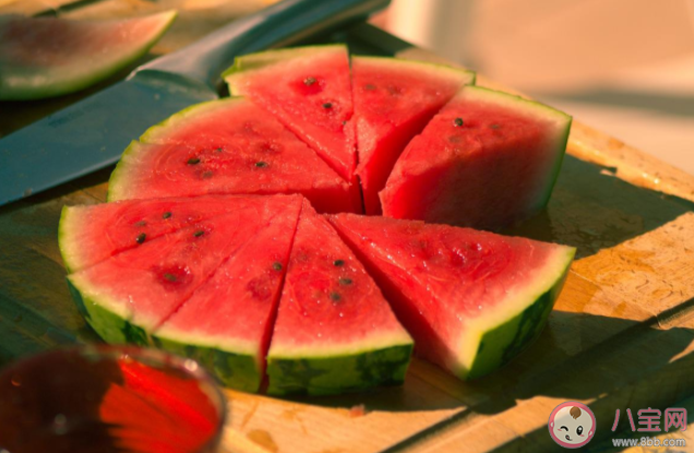 肿瘤患者可以吃西瓜吗 哪些人最好少吃西瓜 肿瘤患者可以吃西瓜吗 哪些人最好少吃西瓜