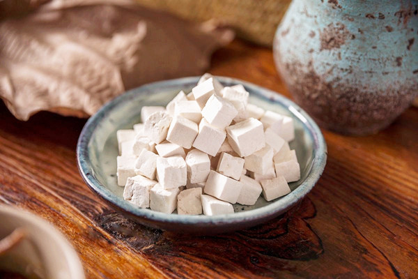 茯苓能熬粥喝吗 茯苓熬粥要提前泡吗 茯苓能熬粥喝吗 茯苓熬粥要提前泡吗