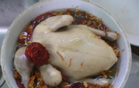 鸽子煲汤要不要炒?清蒸鸽子要放油吗?