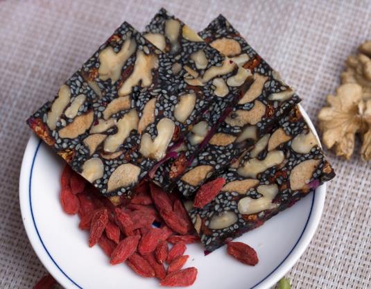 阿胶糕做好后放锡纸还是油纸?阿胶糕酒味浓点好还是不浓好