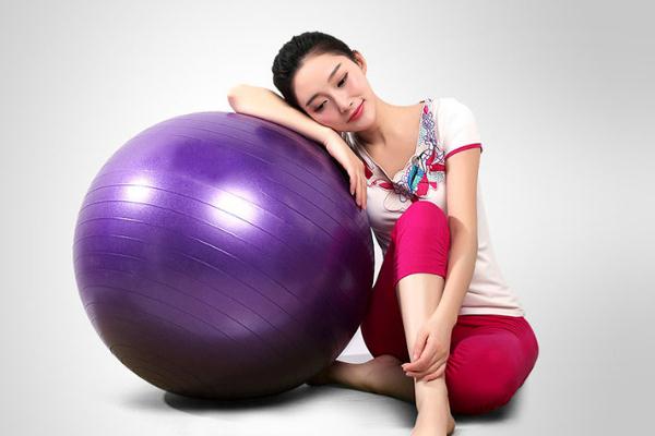 瑜伽球有助于顺产吗 孕妇练习瑜伽球一次坐多久 瑜伽球有助于顺产吗 孕妇练习瑜伽球一次坐多久