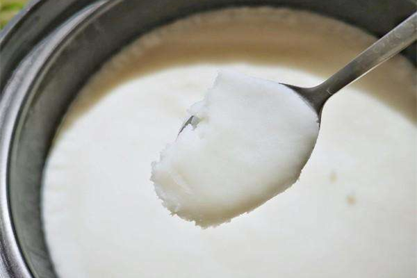 猪油用水熬还是用油熬 猪油怎么炼又白又好吃 猪油用水熬还是用油熬 猪油怎么炼又白又好吃