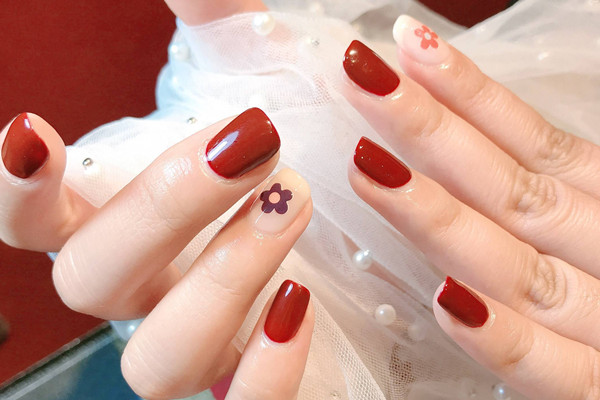 美甲会让手变黑吗 美甲会让指甲不透气吗 美甲会让手变黑吗 美甲会让指甲不透气吗