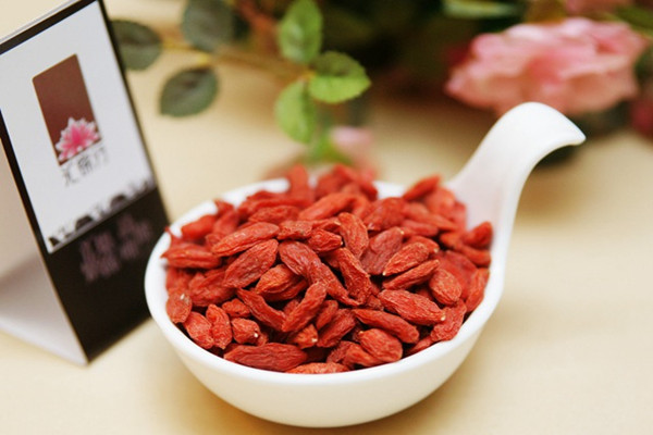 枸杞子泡水能隔夜喝吗 枸杞子泡水可以减肥吗 枸杞子泡水能隔夜喝吗 枸杞子泡水可以减肥吗