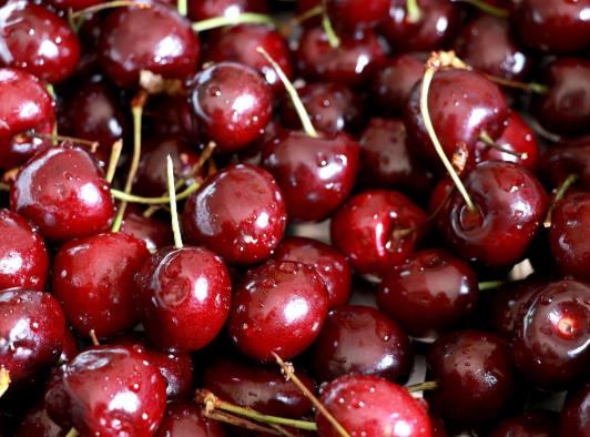 一盒车厘子有一个长毛其他的还能吃吗?车厘子外面黏糊糊的还能吃吗