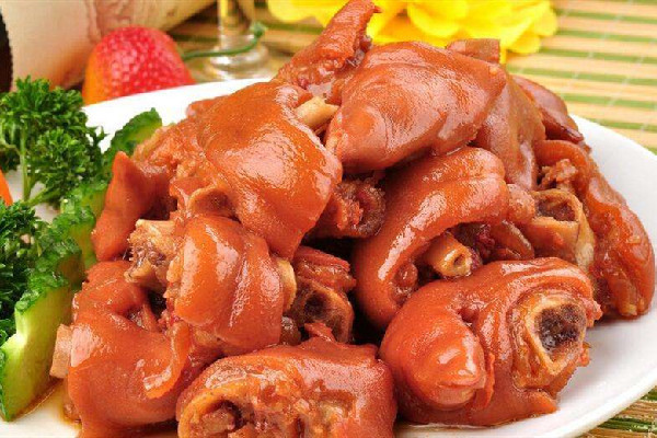 猪蹄炖汤什么时候放盐 猪蹄要炖多久才烂 猪蹄炖汤什么时候放盐 猪蹄要炖多久才烂