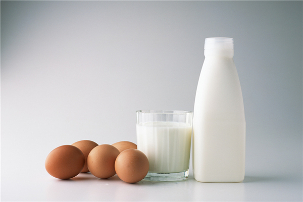 儿童喝牛奶早上喝好还是晚上喝好 儿童喝牛奶的最佳时间 儿童喝牛奶早上喝好还是晚上喝好 儿童喝牛奶的最佳时间