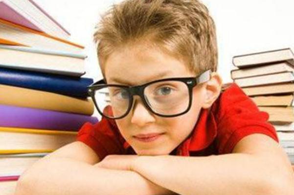 儿童近视有必要半年复查一下 儿童近视有闪光什么意思