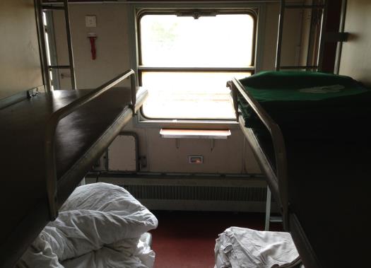 冬天火车卧铺车厢冷吗?卧铺车厢之间为什么要锁门