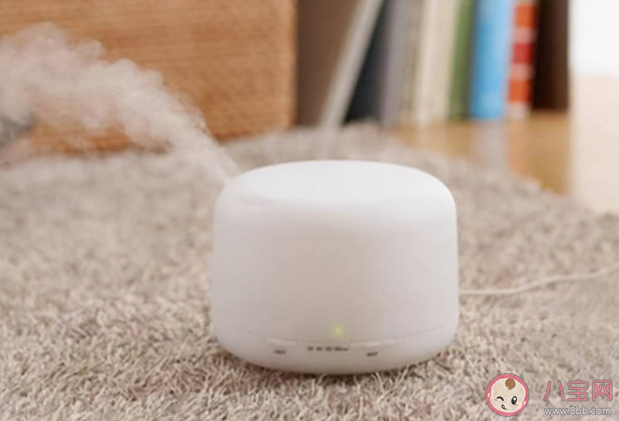 加湿器的水多久换一次 加湿器冒烟和不冒烟的哪种好 加湿器的水多久换一次 加湿器冒烟和不冒烟的哪种好
