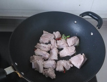 排骨的最好炖法 试试这道土豆炖排骨7