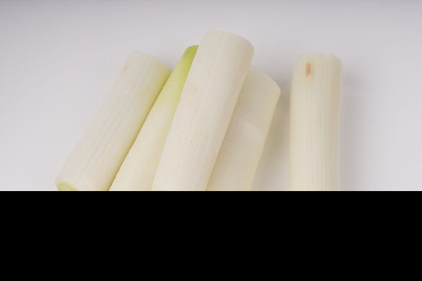 大葱可以缓解鼻塞吗 大葱和生姜煮水喝的功效 大葱可以缓解鼻塞吗 大葱和生姜煮水喝的功效