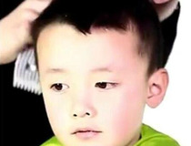 教你剪小男孩头发步骤 教你剪出清爽发型3