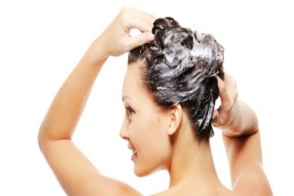 淋雨后要洗头吗 淋雨后不洗头会怎样 淋雨后要洗头吗 淋雨后不洗头会怎样