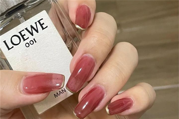 延长甲和甲片哪个更牢固 延长甲是不是甲片