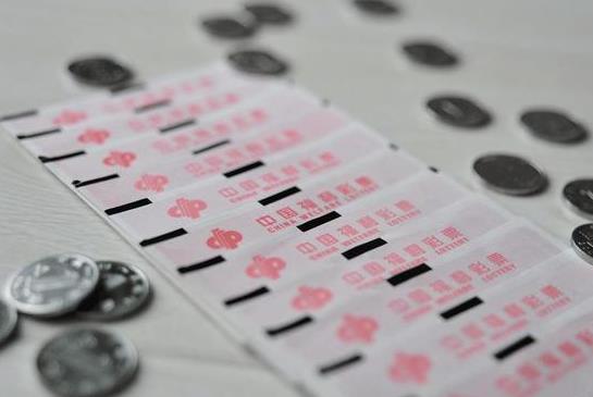 彩票被工作人员拿走了怎么办?彩票中奖老板不给票会不会不给?