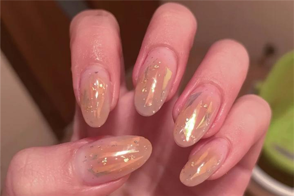 延长甲和甲片哪个更牢固 延长甲是不是甲片