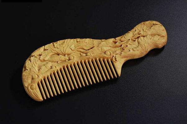 木梳可以用精油保养吗 木梳能送人吗 木梳可以用精油保养吗 木梳能送人吗