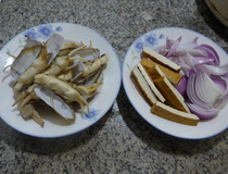 香干洋葱做法 香干洋葱炒蛏子家常做法步骤1