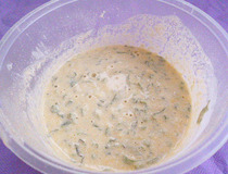 怎样做香菜玉米饼 煎香菜玉米饼调好面糊是关键4