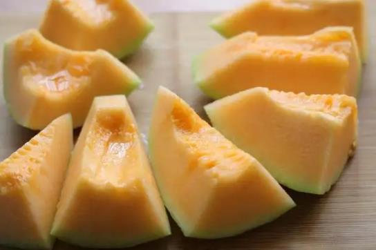 哈密瓜会打催熟剂吗?哈密瓜有些部位苦还能吃吗