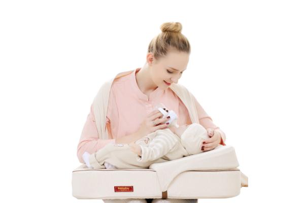 哺乳枕对婴儿的危害 哺乳枕要不要买 哺乳枕对婴儿的危害 哺乳枕要不要买