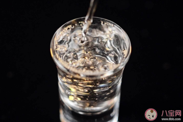 误喝工业酒精到底有多危险 工业酒精和食用酒精的区别 误喝工业酒精到底有多危险 工业酒精和食用酒精的区别