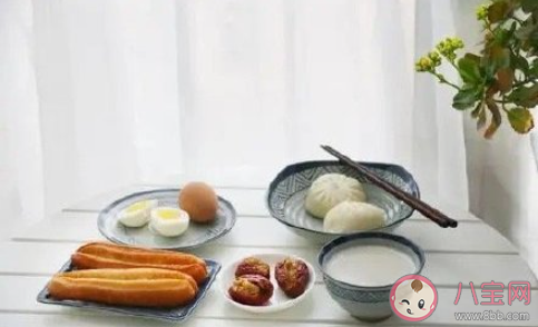 经常饿一顿或引发胆结石 早午餐一起吃真的好吗 经常饿一顿或引发胆结石 早午餐一起吃真的好吗