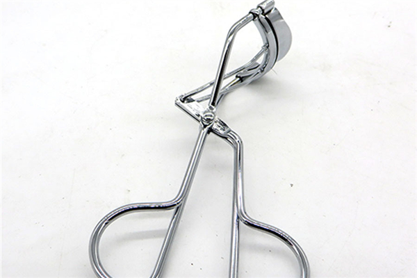 睫毛夹为什么夹了不翘 睫毛夹正确使用方法