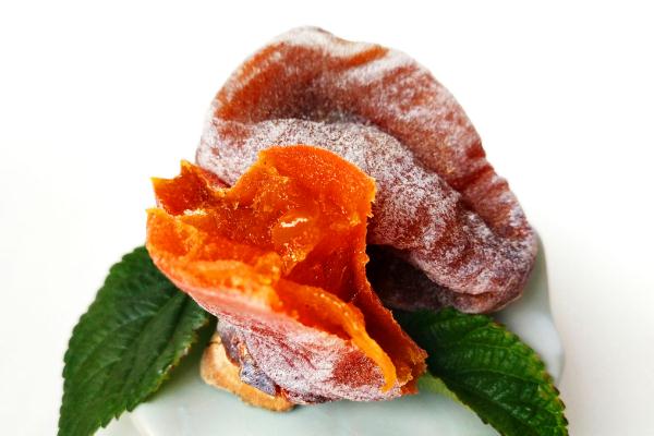 柿饼是凉性还是热性 柿饼吃多了会怎么样 柿饼是凉性还是热性 柿饼吃多了会怎么样