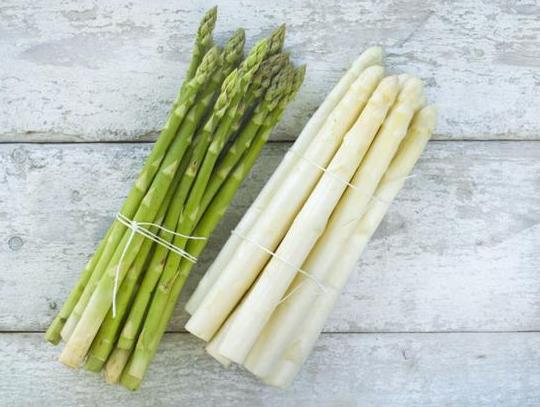 芦笋一天可以吃几根?吃芦笋小便有异味正常吗