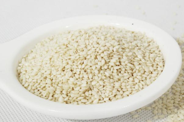 白芝麻有苦味怎么回事 白芝麻有苦味还能吃吗 白芝麻有苦味怎么回事 白芝麻有苦味还能吃吗