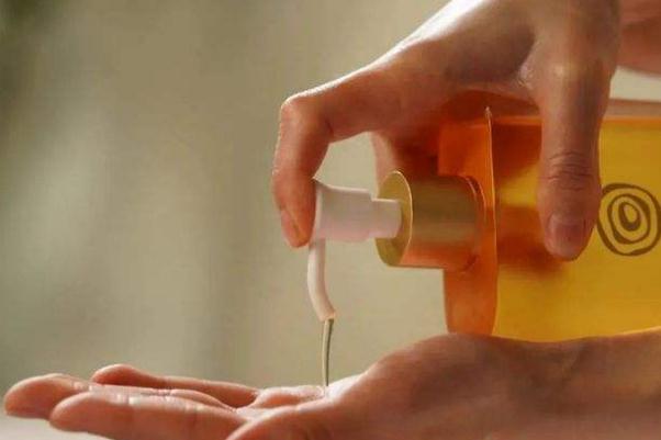 沐浴油和沐浴露的区别 沐浴油可以代替沐浴露吗