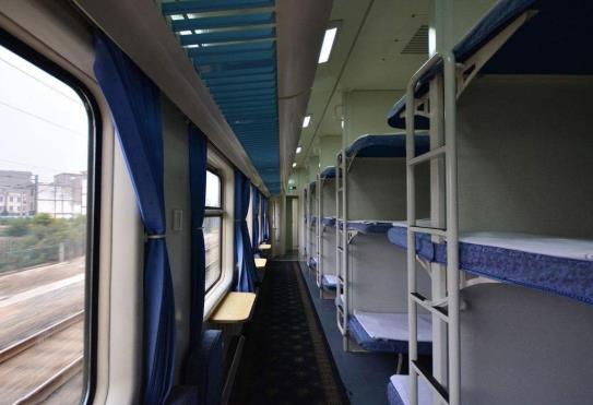 情侣买两张软卧可以睡一起吗?卧铺情侣睡一起乘警会说吗