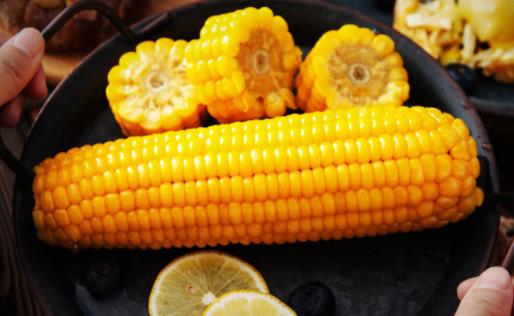 冻玉米是直接煮还是解冻 生玉米冻了一年还能吃吗