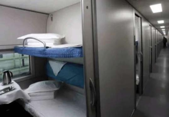 冬天火车卧铺车厢冷吗?卧铺车厢之间为什么要锁门