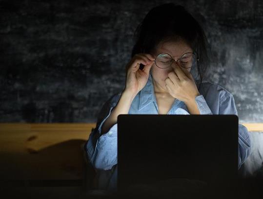 长期熬夜会有不可逆损害吗?熬夜时心脏忽然咯噔一下是咋回事