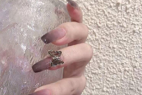 光疗甲是先上光疗胶还是底胶 光疗甲的步骤操作方法 光疗甲是先上光疗胶还是底胶 光疗甲的步骤操作方法