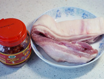 猪肉烤肉做法 做豆瓣酱烤猪肉步骤1